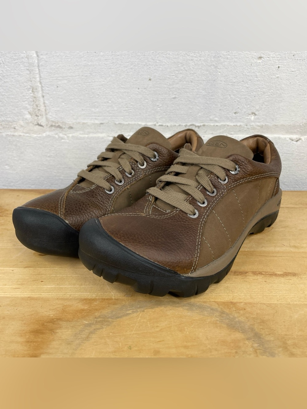 KEEN Presidio Womens Sz 8.5 Shoes Cascade/Shitake